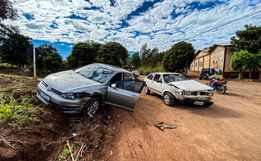 Colisão entre carros deixa mulher levemente ferida em SMO