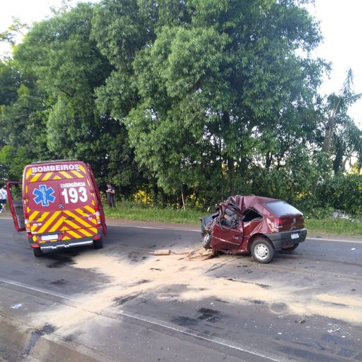 Três mortes em acidente entre carro e caminhão na SC-157