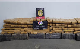 Carro com placas clonadas é apreendido com 270 Kg de maconha