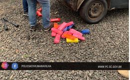 Ação conjunta encontra mais de 30kg de maconha em carro apreendido