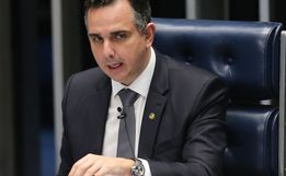 Presidente do Senado diz que Petrobras tem que dividir lucro com a população