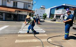 Itapiranga investe 150 mil reais na pintura de faixas de pedestres