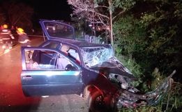 Homem morre após carro colidir frontalmente contra outro carro em Anchieta
