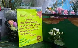 Homenagens em creche alvo de ataque em SC continuam nesta sexta-feira