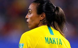 Brasil empata com a Jamaica e é eliminado da Copa no adeus de Marta 