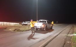 Quatro pessoas ficam feridas em colisão entre caminhonete e carro na BR-163