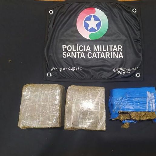 PM encontra quase 1KG de maconha em São Miguel do Oeste