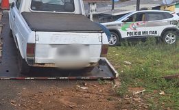 Veículo abandonado é removido pela PM em Dionísio Cerqueira