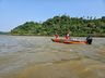 Embarcação naufragada é resgatada pelos bombeiros no Rio Uruguai, em Itapiranga