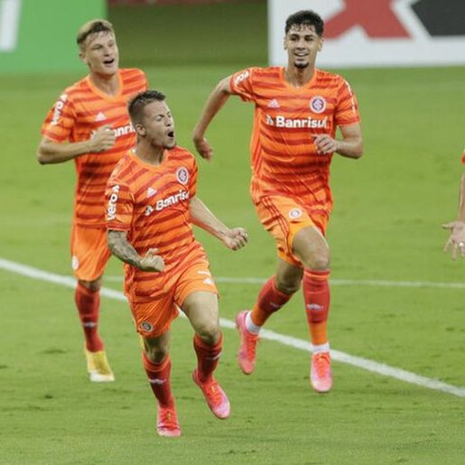 Com time cheio de garotos Inter estreia com vitória no Gaúchão 