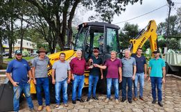 Romelândia recebe dois veículos para duas secretarias 