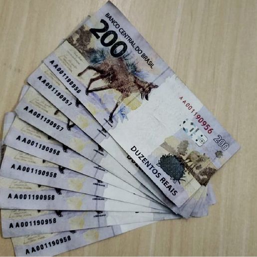 Homem recebe 8 notas falsas de R$ 200 ao vender refletores em Pernambuco