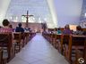 Com igreja cheia, fiéis acompanham celebração de Finados do lado de fora