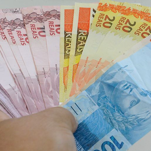 Governo propõe valor de R$ 1.169 para salário mínimo de 2022