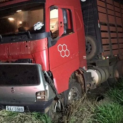 Menino de 14 anos pega carro escondido dos pais e morre em colisão frontal no MT