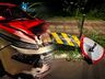 SMO: Motorista colide com o carro em placas de sinalização e abandona veículo