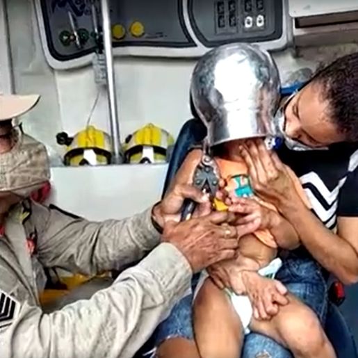 VÍDEO: Menino de 2 anos fica com panela presa na cabeça