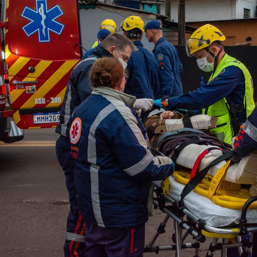Idosa é atropelada por motociclista na Willy Barth 