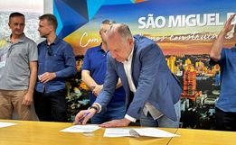 Prefeito de SMO entrega ordens de serviço para obras no município