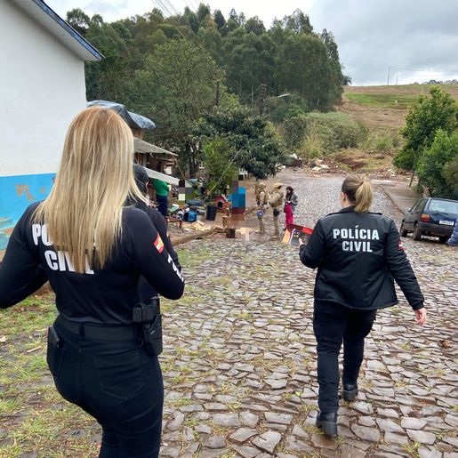 Polícias e Creas realizam ação pelos 19 anos da Lei Maria da Penha em SMOeste