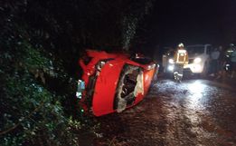 Acidente em estrada rural de Tunápolis deixa duas pessoas feridas