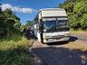 Ônibus pega fogo após possíveis problemas nos freios na BR 163