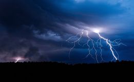 Nova frente fria bagunça o tempo em SC e aumenta risco de temporais