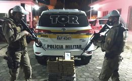 Polícia prende homem que fugiu após ser flagrado com carro roubado e drogas
