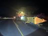 Colisão envolve carros e colheitadeira na SC-496, no interior de Santa Helena