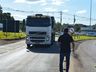 VÍDEO: Concessionária e PRF entregam lanches a caminhoneiros na BR-282
