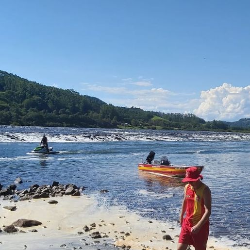 Bombeiros encerram segundo dia de buscas por jovem que sumiu no rio Uruguai 