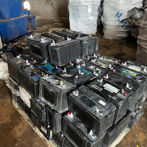 PF prende quatro e intercepta dois caminhões com chumbo em Dionísio Cerqueira