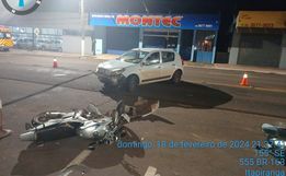 Acidente entre carro e moto deixa dois feridos em Itapiranga