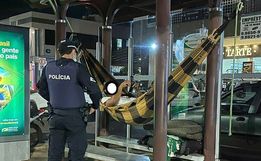 Foragido da Justiça é preso após armar rede em ponto de ônibus no DF