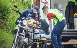 Motociclista embriagado sofre queda de moto em São Miguel do Oeste