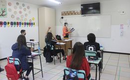 Quatro das cinco escolas particulares retomam aulas presenciais em SMO