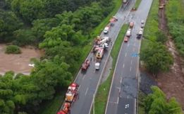 Ônibus cai em ribanceira e deixa 5 mortos e dezenas de feridos em Goiás