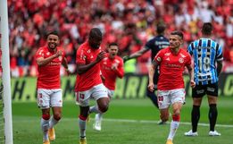Em jogo de cinco gols, Inter vence Gre-Nal no Beira-Rio