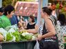 Feirantes iniciam comercialização de produtos na Área coberta da Praça Central 