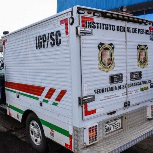 Papai Noel invade residência rende casal e mata jovem a tiros em SC