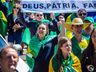 Imagens: Manifestantes pedem intervenção Federal em frente ao 14ºRCMec