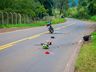 VÍDEOS: Colisão entre carro e moto deixa motociclista gravemente ferido