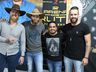 Palma Sola completa 58 anos com shows, corte do bolo e fogos