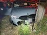 BMW colide em poste e deixa parte de SMO sem energia