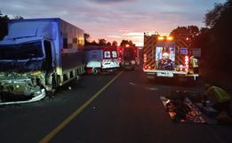 Colisão entre caminhões deixa um ferido na BR-282, em Iraceminha