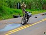 VÍDEOS: Colisão entre carro e moto deixa motociclista gravemente ferido