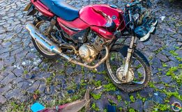 Motociclista fica gravemente ferido em acidente na Willy Barth; vídeo