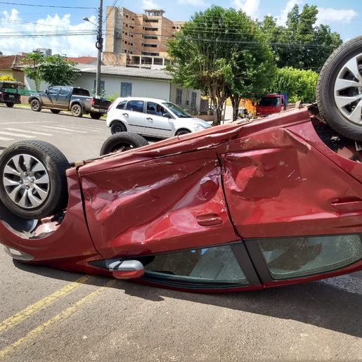 Colisão seguida de capotamento é registrada no centro de SJCedro