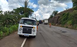 Empresa que é responsável pela limpeza da BR-163, faz tapa-buracos em SJCedro