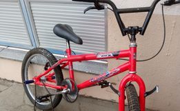 Acidente entre carro e bicicleta deixa criança ferida